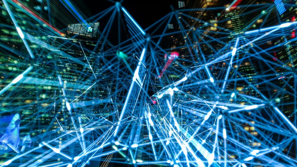 Darstellung eines Datennetzwerks durch blaue Lichter und Verästelungen